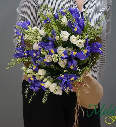 Bouquet with purple irises and white eustoma photo 394x433